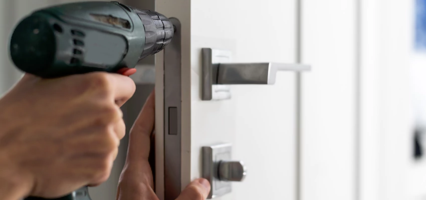 Locksmith For Lock Replacement Near Me in Lakeland Village, CA