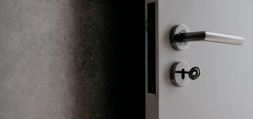 Front Door Handle Repair And Installation in Lakeland Village, CA